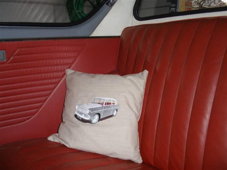 Ford Anglia 106 E  - Nostalgipude med egne farver/nr.pade samt ekstra lygte. billede 15