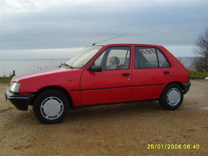 Peugeot 205 (Byttet Væk) - før der kom tonede ruder i billede 1
