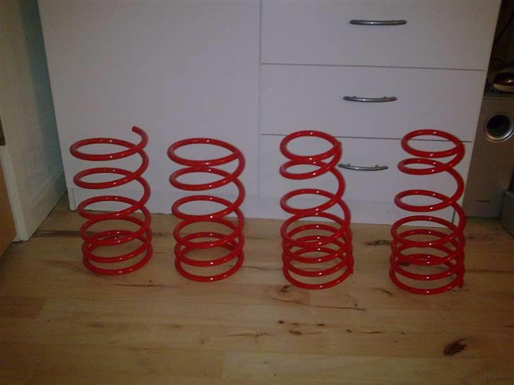 Toyota corolla E10  - 40/40 fjedre der sidder på nu hehe . billede 12