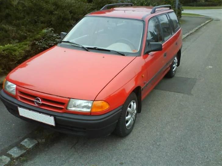 Opel Astra Caravan - SOLGT billede 1
