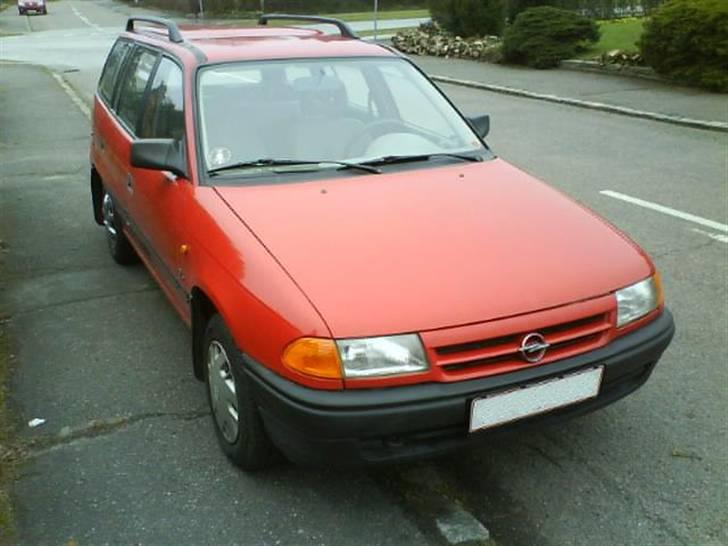 Opel Astra Caravan - SOLGT billede 2