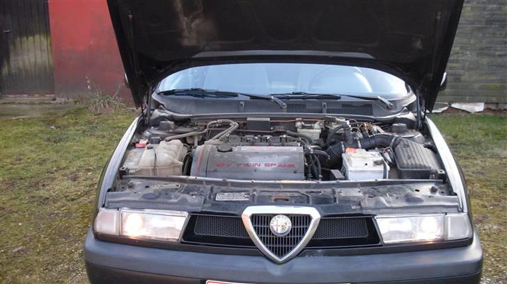 Alfa Romeo 155  - den er pakket godt ned den motor... billede 3