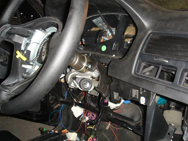 VW Golf 20v turbo [Solgt] - Så kom rat stammen på. selfølgelig justerbar i højde og udskydelig. transsponder fra startspærer følger med billede 7