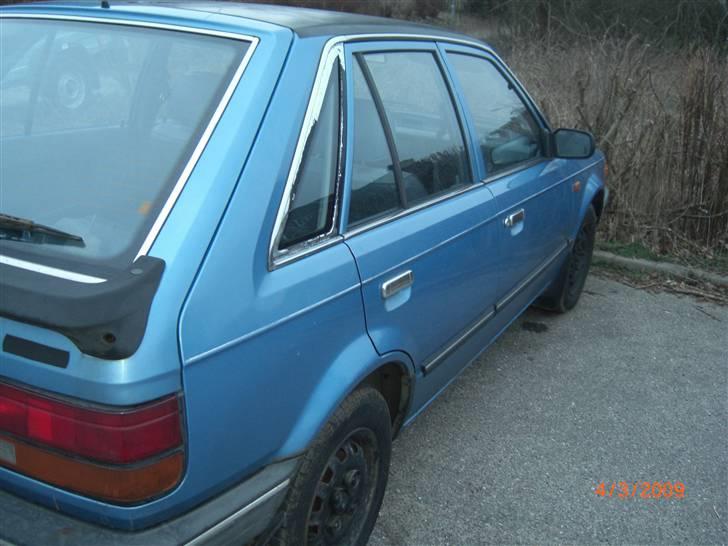 Mazda 323 LX 1,5 solgt billede 4