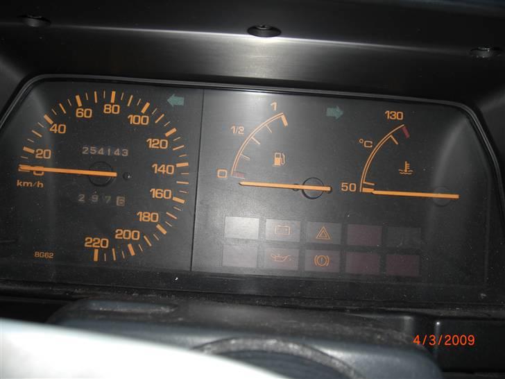 Mazda 323 LX 1,5 solgt billede 9
