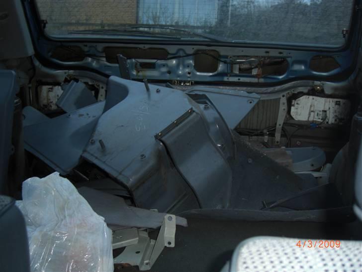 Mazda 323 LX 1,5 solgt billede 10