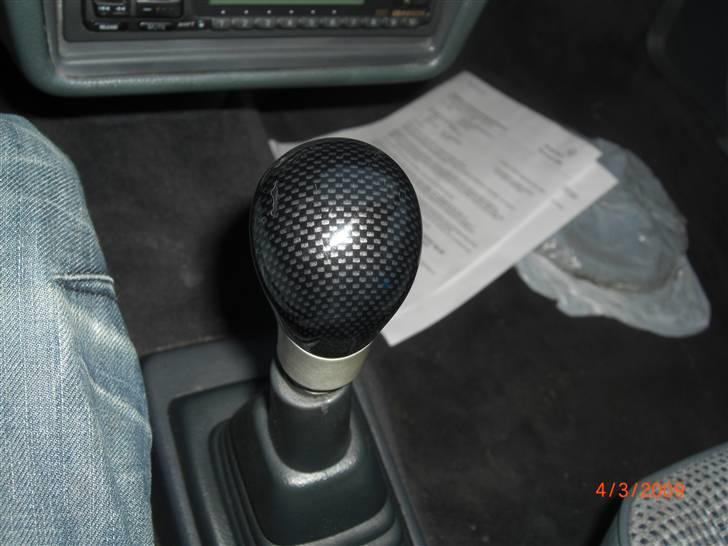 Mazda 323 LX 1,5 solgt - lorte gearknop, er mega løs billede 12