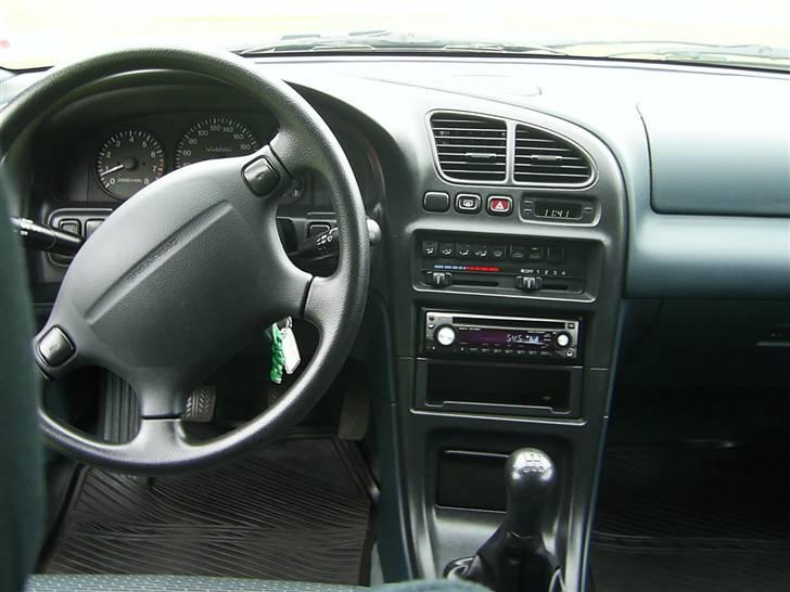 Mazda 323F **SOLGT** billede 4