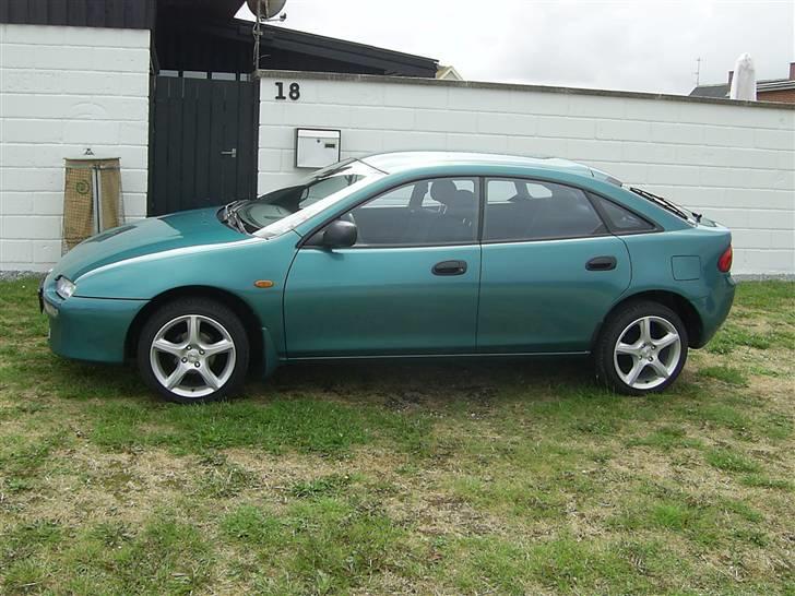 Mazda 323F **SOLGT** billede 7