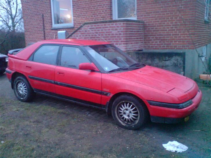 Mazda 323 F 1,8 GT *Solgt* billede 2