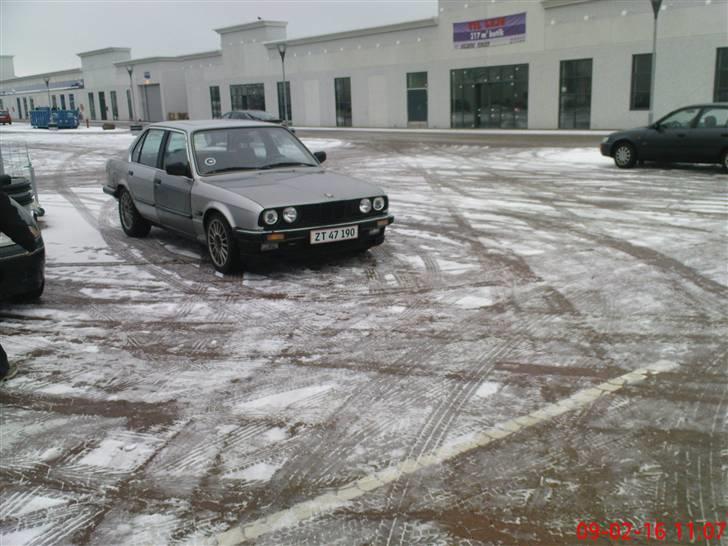 BMW 323i e30 r.i.p - jeg var li ude og køre i lidt sne vejr billede 9