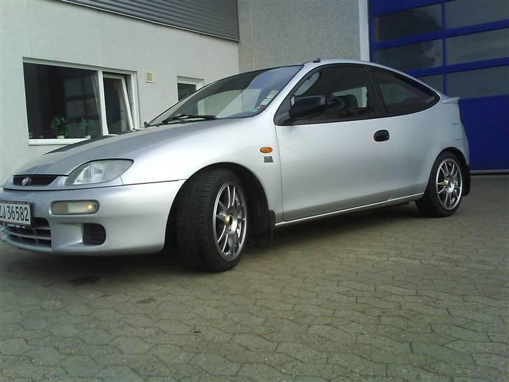 Mazda 323c solgt billede 5