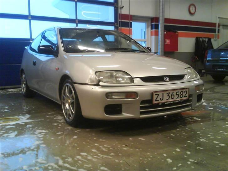 Mazda 323c solgt billede 9
