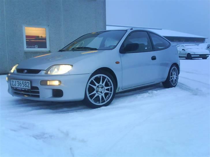 Mazda 323c solgt billede 17