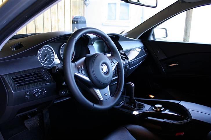 BMW 530D M-TEC/HARTGE SOLGT - Så fik jeg den færdig indeni M5 multirat + nye gearknop + Hartge måtter. billede 4