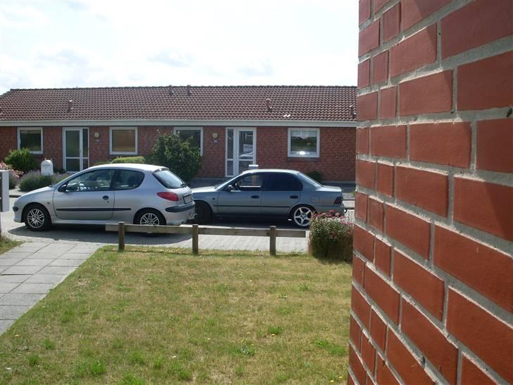 Toyota corolla 1,3 sedan solgt - ja det var tider med brænderdæk på vognen var sq max sjovt billede 3