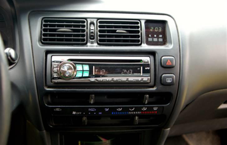 Toyota corolla 1,3 sedan solgt - alpine billede 18