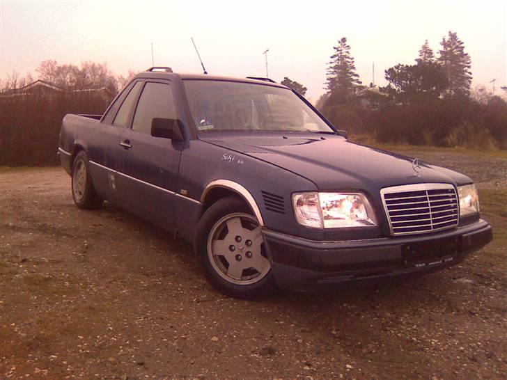 Mercedes Benz 300 D Pick-Up - ja jeg har ikke lige fået pillet den grimme crom skærmkant af endnu billede 8