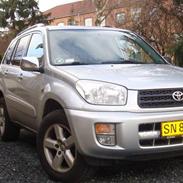 Toyota RAV 4 totalskadet