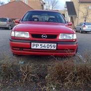 Opel Vectra 1,8i GL (Myrdet)