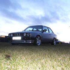 BMW e30 320i 24v