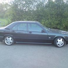 Mercedes Benz E190 2,3.