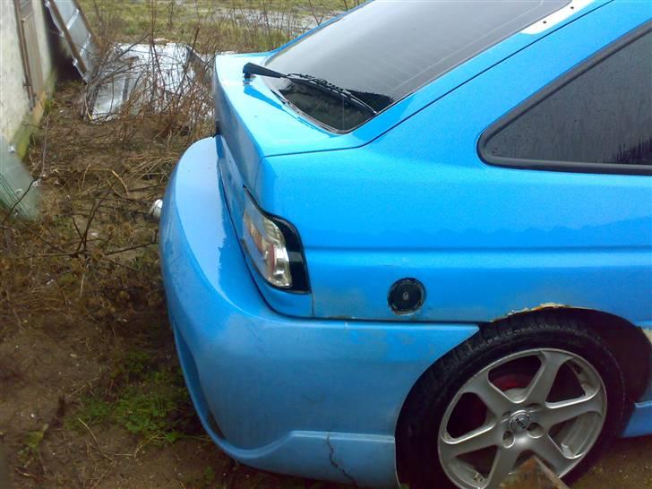 Ford Escort *lidt død * - den går næsten 20 cm ud fra bagsmækken billede 9