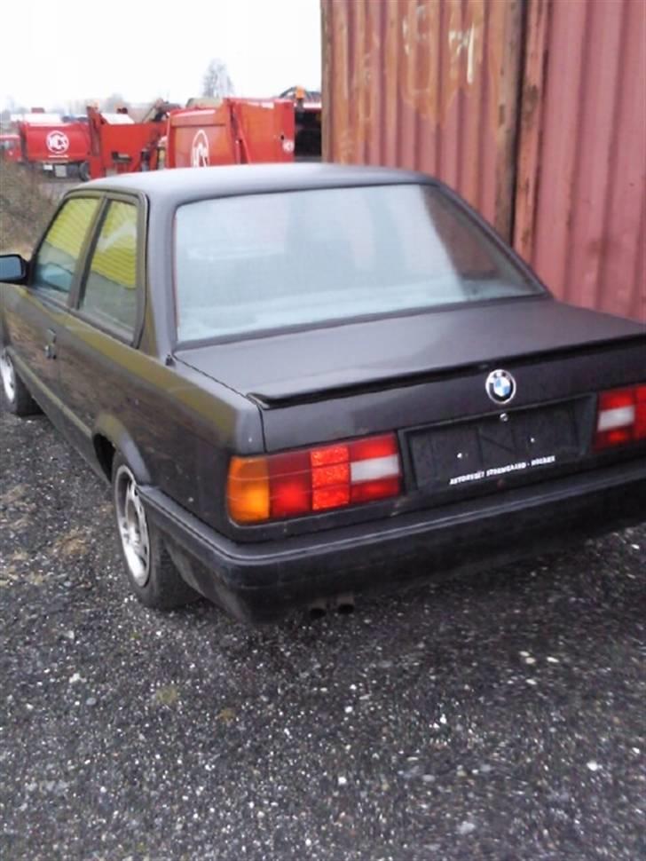 BMW 320i shadow line (solgt) billede 4