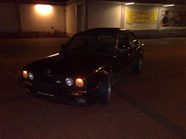 BMW 320i shadow line (solgt) billede 6