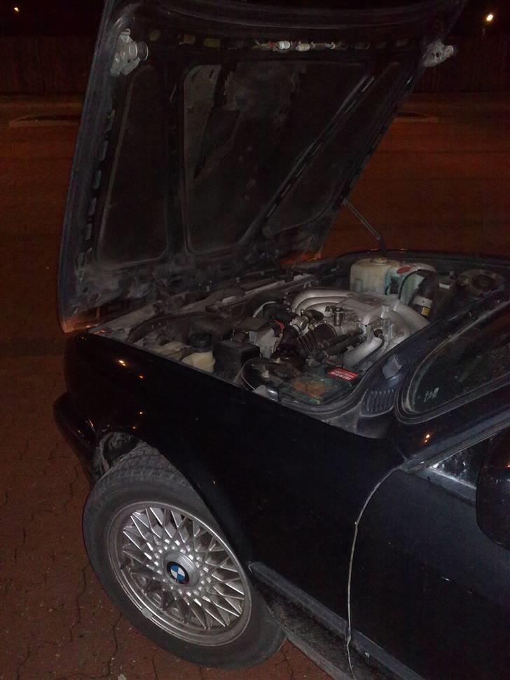 BMW 320i shadow line (solgt) billede 8