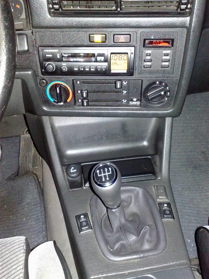 BMW 320i shadow line (solgt) billede 9