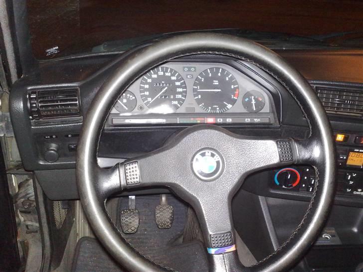 BMW 320i shadow line (solgt) billede 10