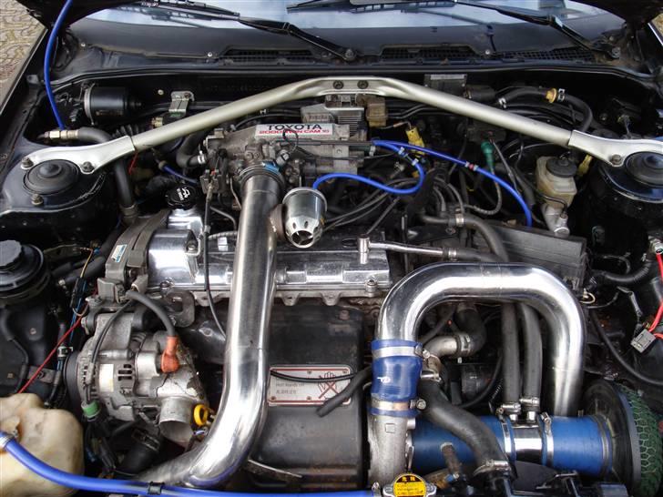 Toyota celica GT 4WD - sådan er motorrum ud ny  billede 11