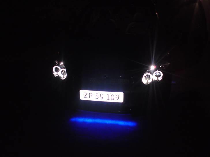 Toyota Yaris solgt - Diode rør og angel eyes, den aften det kom på  billede 4