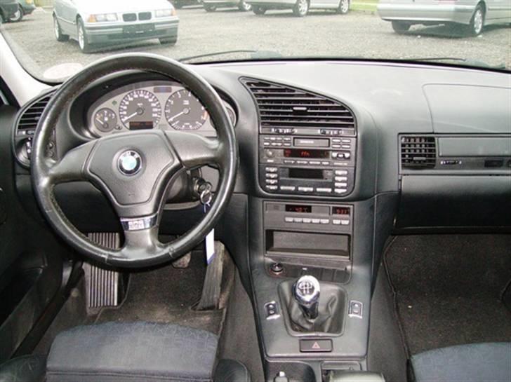 BMW 323i Touring !!SOLGT!! - 2 x Zone klima Lækket at kører med!! billede 6