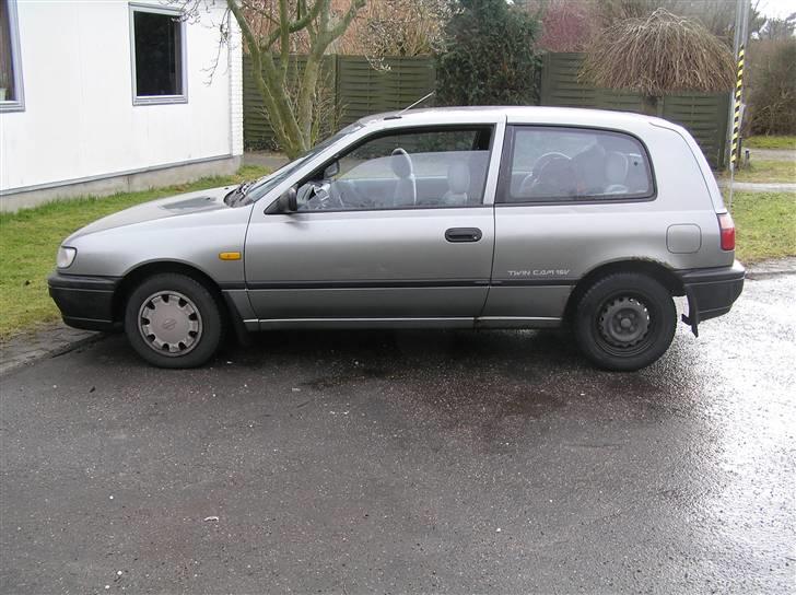 Nissan sunny billede 4