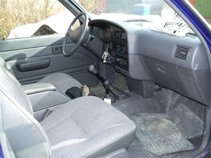 Toyota Hilux 2,4 TD solgt billede 4