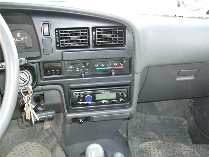 Toyota Hilux 2,4 TD solgt billede 8