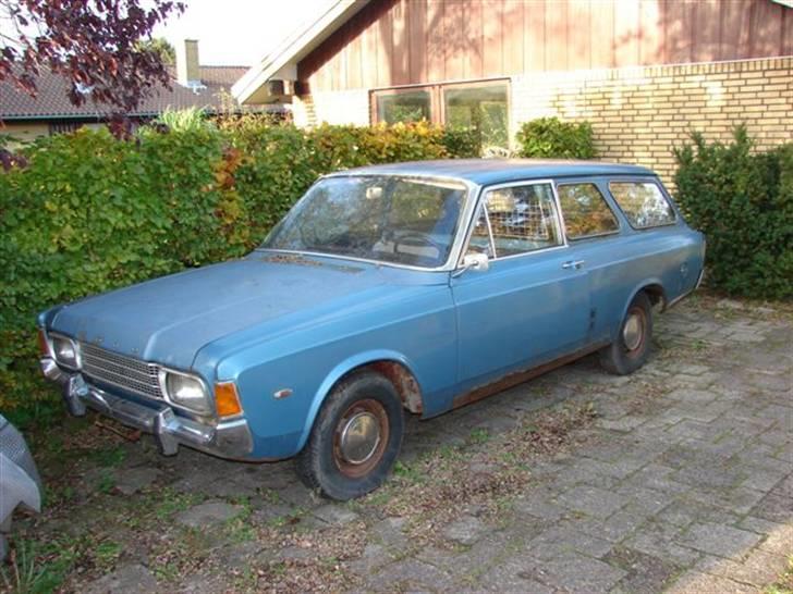 Ford 17m 2000S P7b Kastwagen - Vroom vroom! Jeg vil ud og køre! Narj Narj lille 17m! Du må nøjes med at mærke fartvinde på ladet af Don B´s fejeblad, da du ikke har kørt ved egen kraft i årtier! ;-) billede 1