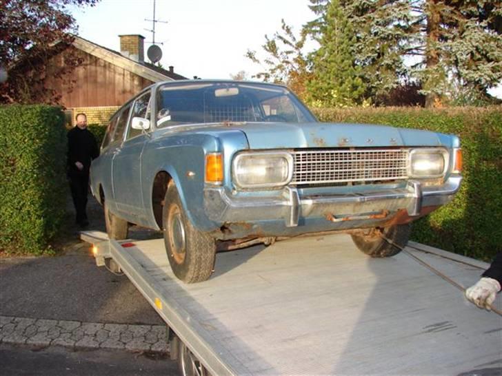 Ford 17m 2000S P7b Kastwagen - Den stenplade er da ikke særligt rusten!?! Gentag efter mig: Der er ingen rust, Der er ingen rust! ;-) billede 7