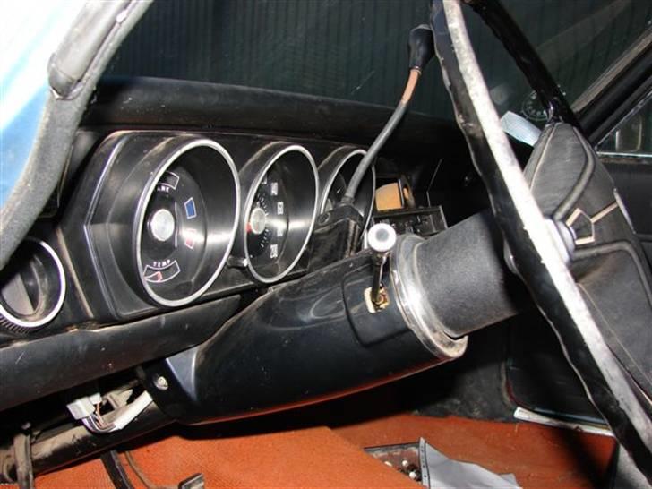 Ford 17m 2000S P7b Kastwagen - Avanceret instrumentbord! Der er skam både speedometer/kølevandstenperatur/benzinur oog tidsur! Og hele 2 knapper - en til lyset og en til viskerne!  billede 16