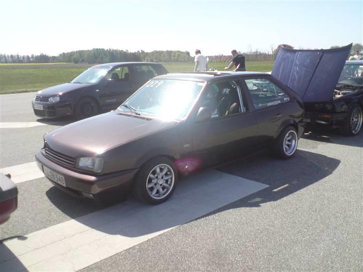 VW Polo G40 - Solgt - Holder i kø til 402m banen i Sindal Maj 08 billede 2