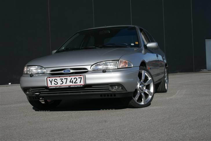 Ford Mondeo 1.8 16V Solgt - Den ser ret bred ud:) billede 4