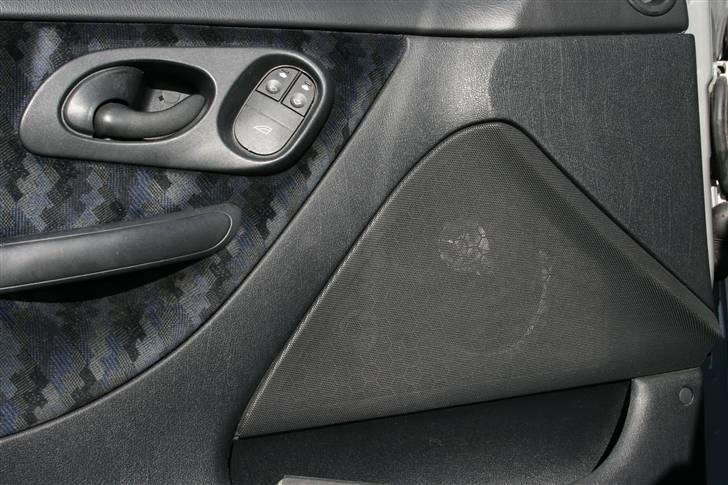 Ford Mondeo 1.8 16V Solgt - Her kan man lige skimpte mine 6X8" JBL GTO højttalere billede 14