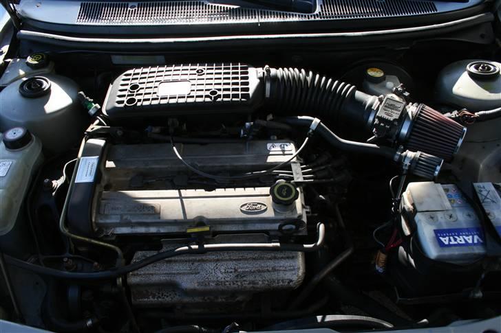 Ford Mondeo 1.8 16V Solgt - Det er så den her der får det hele til at spille, ikk noget vildt men den klare da opgaven:) billede 17