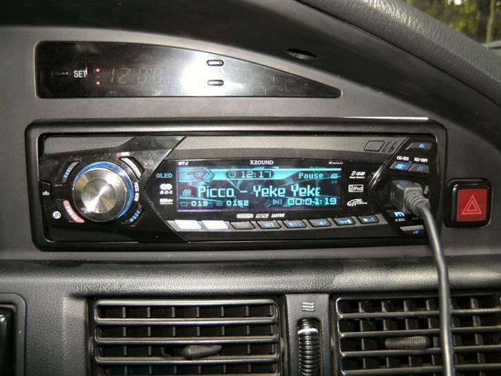 Toyota Corolla E9 1.3 XLi 12V - Radio fra Xzound med indbygget 1GB harddisk billede 10