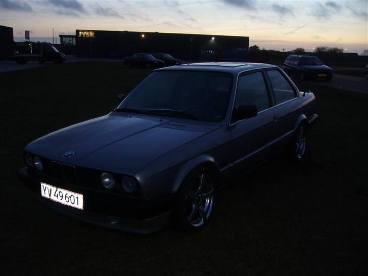 BMW e30 320i 24v billede 8