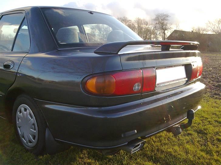 Mitsubishi Lancer Glxi **Solgt** - Bagende efter den har fået træk og fed rørhale på billede 3