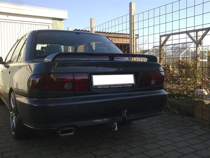 Mitsubishi Lancer Glxi **Solgt** - Her med de "nye" lygter.. Rød og sort tonet uden det er overdrevet. billede 4