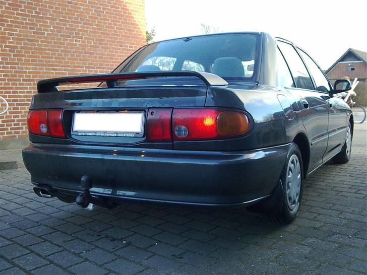 Mitsubishi Lancer Glxi **Solgt** - Bagende uden emblemer, med træk og fed rørhale billede 10